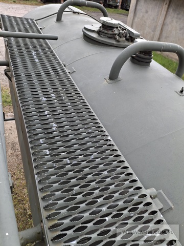 Cysterna paliwowa naczepa dystrybutor CND-21 (komplet składający się z ciągnika siodłowego 3-osiowego JELCZ C642D oraz cysterny na naczepie 2-osiowej o pojemności 21 000 l) 